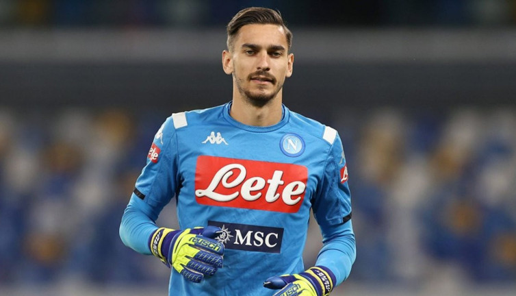 Napoli kalesini sağlama aldı!