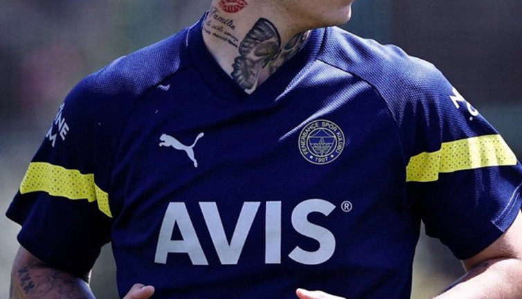 Eski Fenerbahçeli Süper Lig'e döndü: İstanbul takımına imza attı