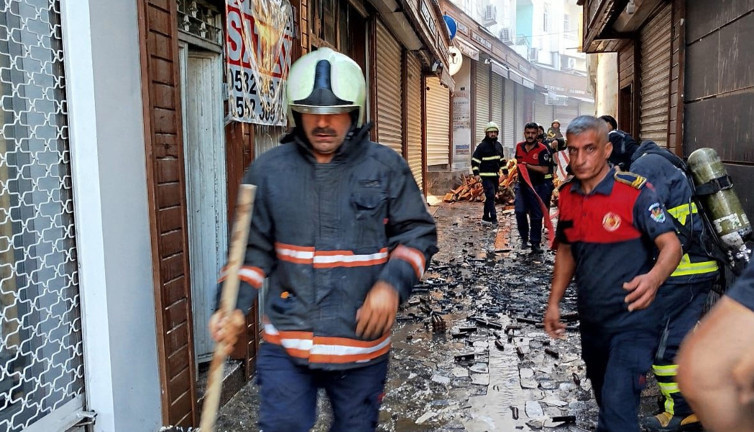 Şanlıurfa’da havai fişek deposu yandı! Patlamalar yürekleri ağza getirdi
