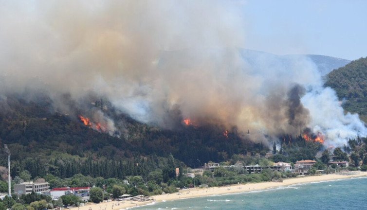 Yunanistan cayır cayır yanıyor