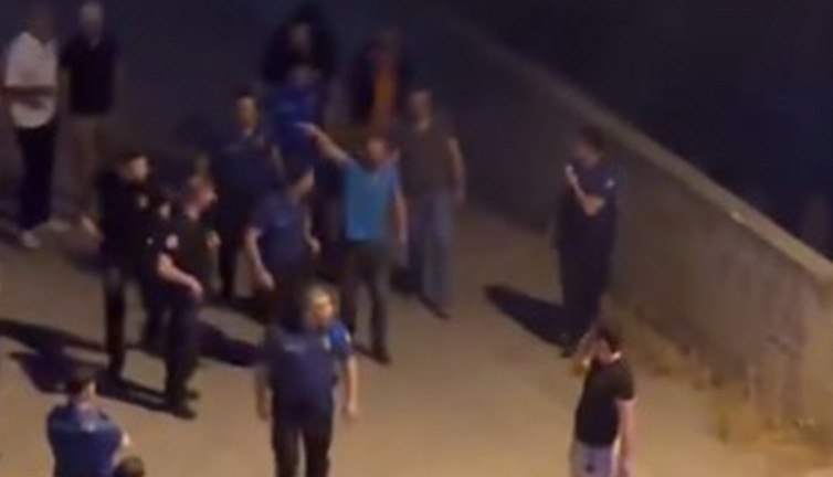 Tabancayla sokakta dolaşan şahıs korku saçtı