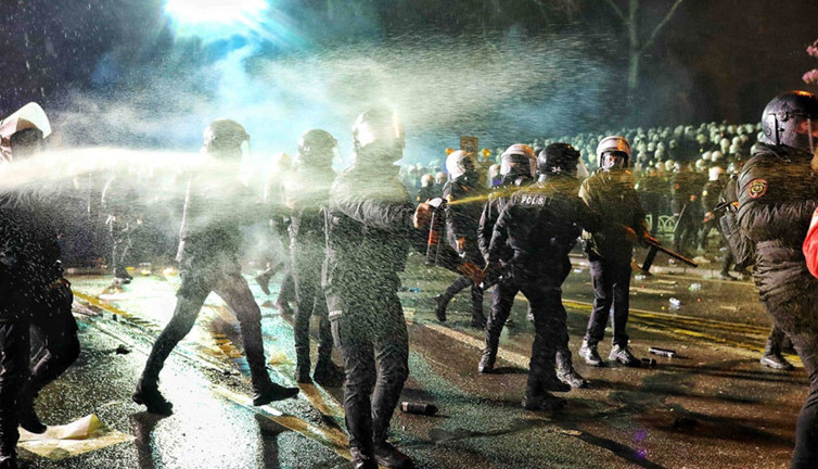 Saraçhane eylemleri için polis ve kamu görevlileri hakkında suç duyurusu