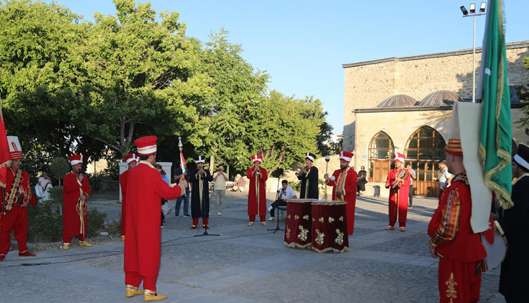 Yaz akşamları mehterle renklendi