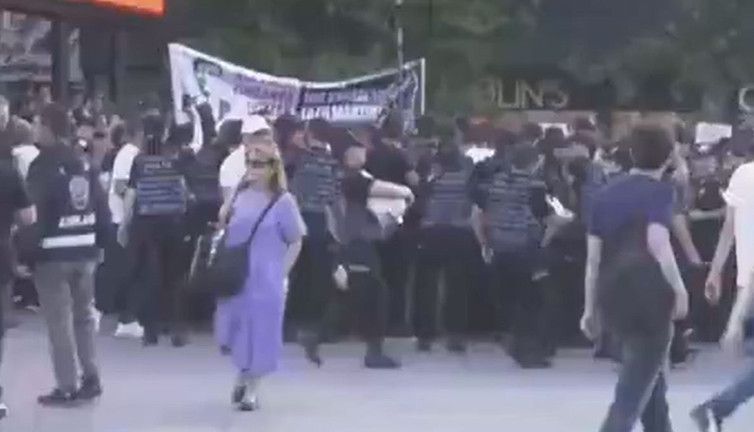 CHP Gençlik Kolları'na polis müdahalesi