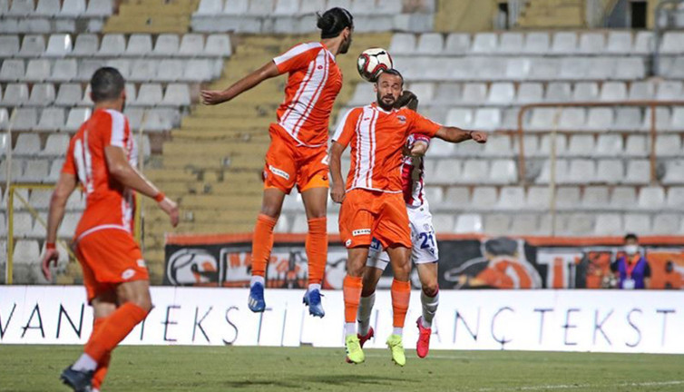 Efsane kulübün dramı: Üç futbolcusu kaldı