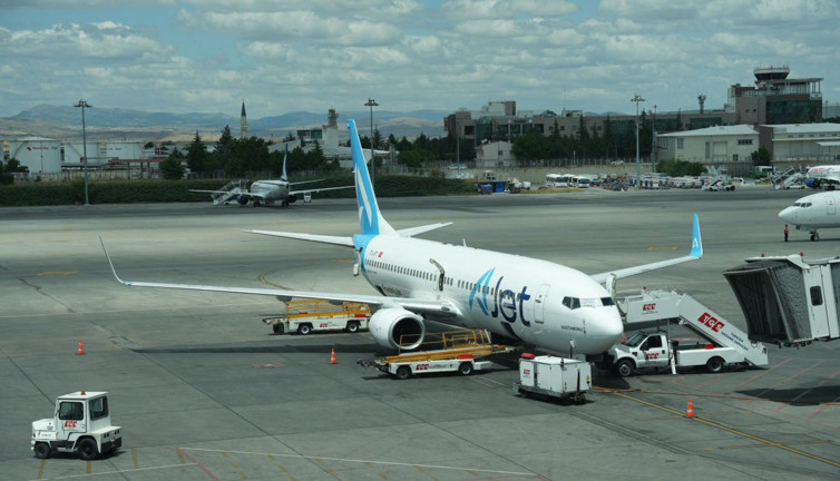 Bakan Uraloğlu: Esenboğa Havalimanı'ndan Şam'a ilk uçuş gerçekleşti