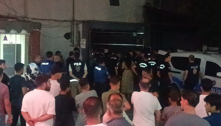 Batman’da gerilim dolu anlar! Şüpheli boğazına bıçak dayadı