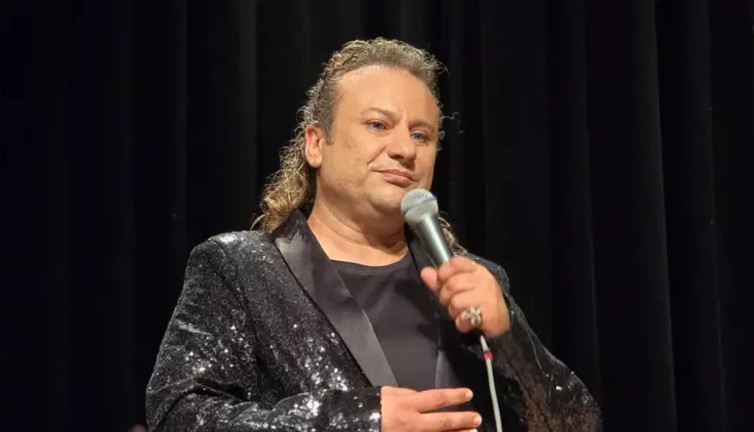 Türkiye ölüm haberlerini ondan öğreniyordu! Felaket Tellalı lakaplı sanatçı Onur Akay’dan kötü haber