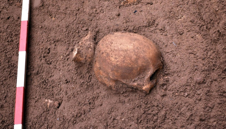 Eğlence meydanından kemik fışkırdı: Gerçek kanalizasyon çalışmasında ortaya çıktı