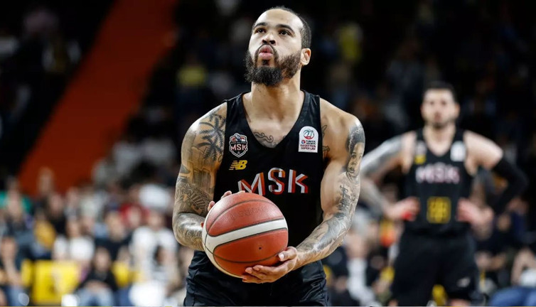 ABD'li oyuncu Mersin'de kaldı!