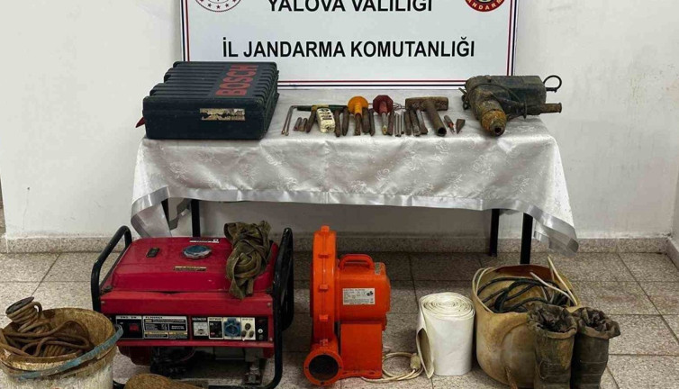 3 defineci suçüstü yakalandı!