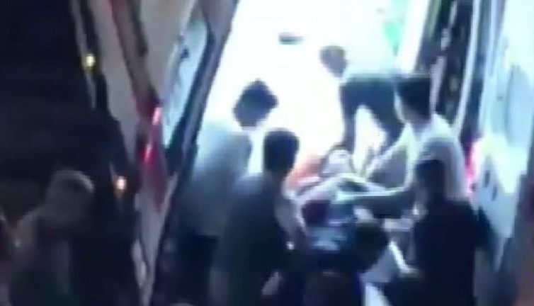 Döner bıçağıyla saldırdılar! En yakın arkadaşlarından kanlı tuzak