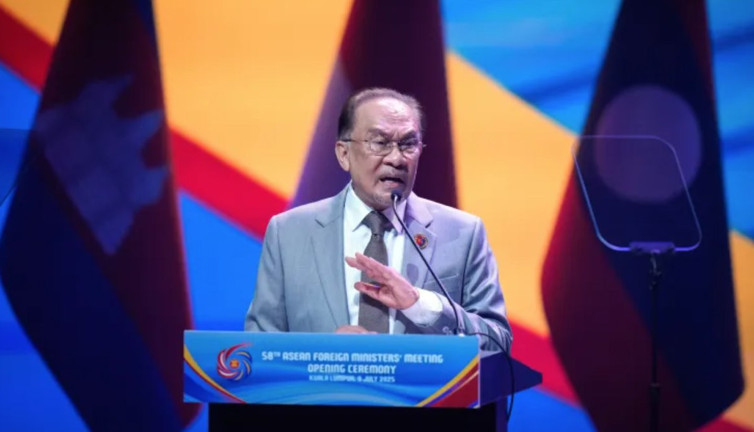 ASEAN Zirvesi'nden sert mesaj: Malezya Başbakanı Trump'ı hedef aldı