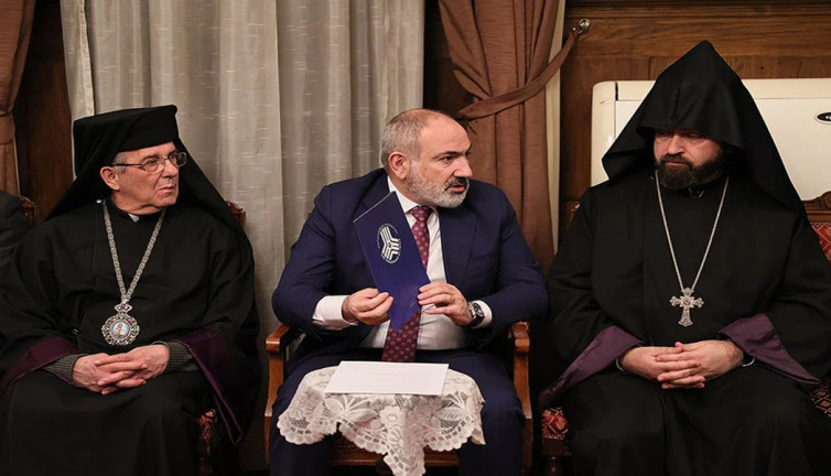 Ermenistan yol ayrımında: Paşinyan ile Kilise arasında kriz derinleşiyor