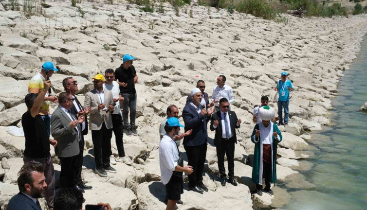 Nasreddin Hoca göle maya çaldı festival başladı