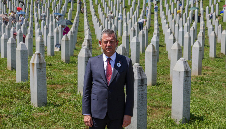 Özgür Özel'den Srebrenitsa anması