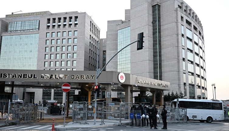 İBB soruşturmasında gözaltına alınan 10 kişi adliyeye sevk edildi