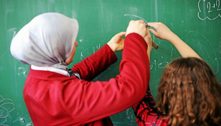 İsviçre’de başörtüsü krizi: Öğretmen işinden oldu