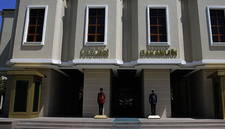 AKP'li bakan yardımcısının cevabı ortalığı ayağa kaldırdı! Parti lideri koruma istedi...