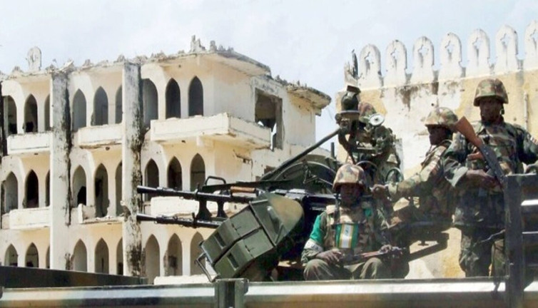 Almanya'ya sığınan Somali vatandaşları iç savaşa odun taşıyor