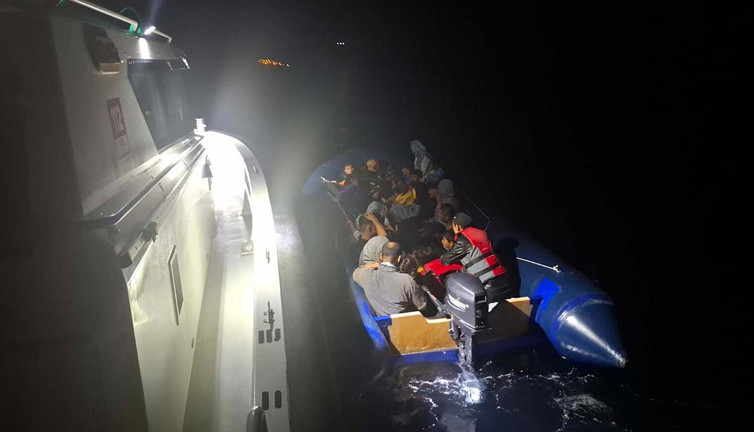 Lastik bota operasyon! 15'i çocuk 36 kişi ölümden döndü