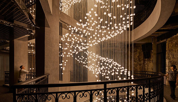 Geçmişle geleceği buluşturan ışık ve ses şöleni