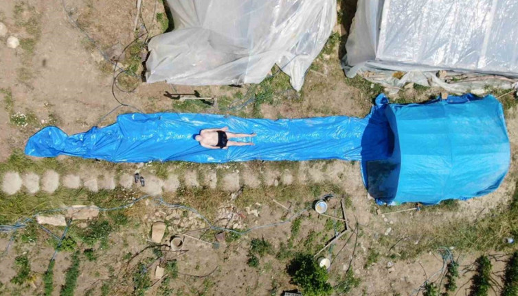 Dededen yaz sıcağına dahiyane fikir! Torunu için köyde aquapark yaptı: 1,5 milyon izlendi
