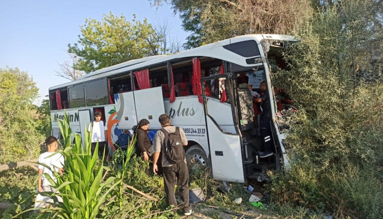 Konya’da yolcu otobüsü ağaçlara çarptı: Yaralılar var
