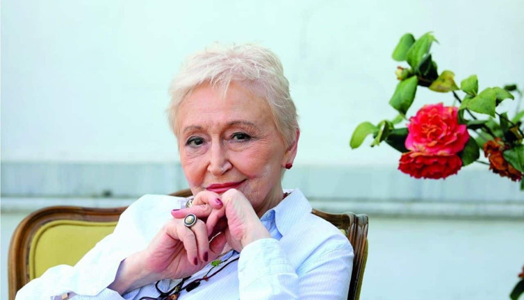 Ünlü edebiyatçı Pınar Kür hayatını kaybetti!