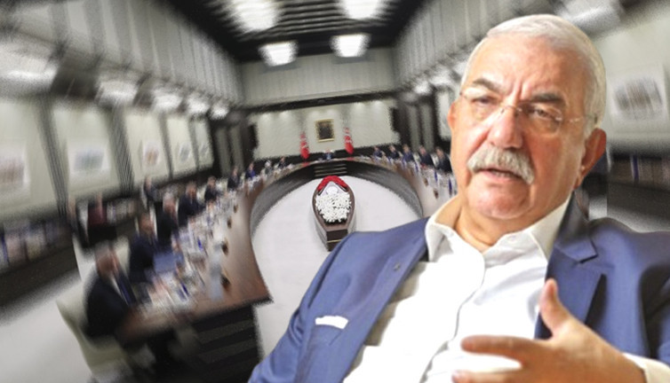 Yandaş kalem Bakan'ı önce övdü sonra dövdü!