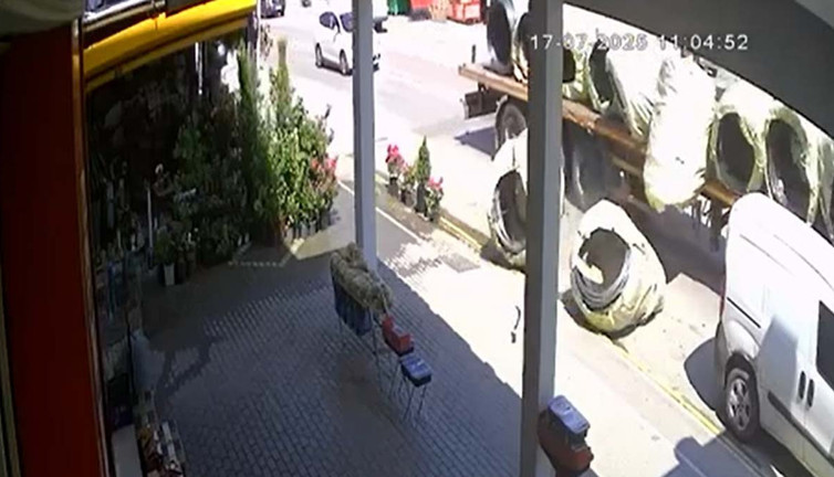 Çelik halatlar araçları pert etti! TIR şoförü gözaltına alındı