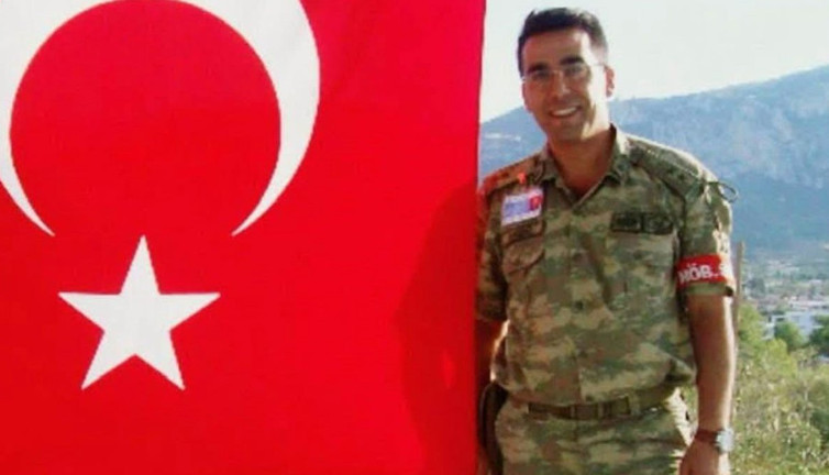 Emekli yüzbaşı kalbine yenik düştü! Ölüm halı sahada yakaladı