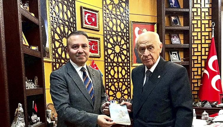 Devlet Bahçeli susuyor, başyazarı savunuyor!