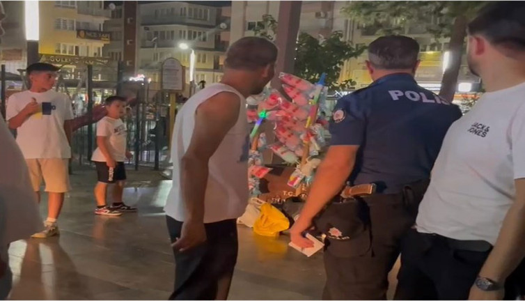 15 yaşındaki çocuk pamuk şekerciyi bıçakladı