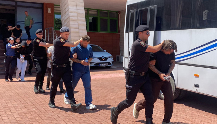 Yan bakma kavgası Isparta’yı karıştırdı! Kurşunlar havada uçuştu