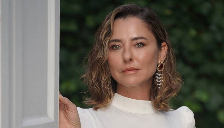 Ünlü oyuncu Ece Uslu'nun tatili burnundan geldi! Ameliyat oldu 16 dikiş atıldı