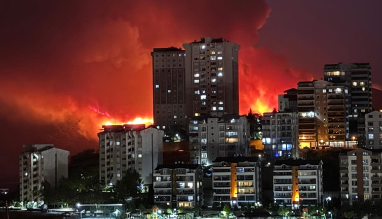 Bursa'da korkutan görüntü! Tahliyeler başladı