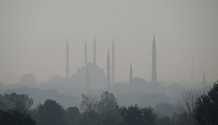 Sınırdaki yangın Edirne’yi vurdu: Şehir duman altında! Vatandaş şaşkın