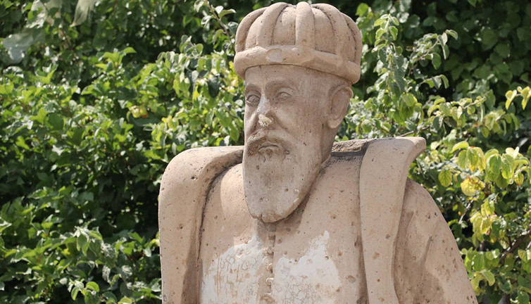 Mimar Sinan'ın heykeli onarıldı