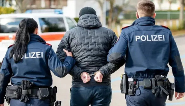 Alman polisi 6 bin 300 Türkün peşinde. Her yerde aranıyorlar