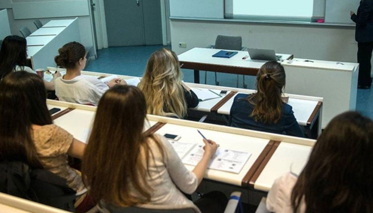 CHP etkinliğinde konuştu! Genç öğrencinin bursunu kesmişler