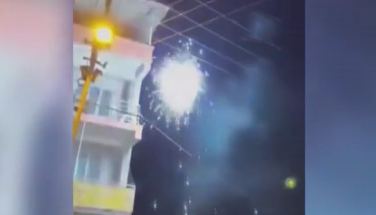 Elektrik tellerinde patlama! Mahalle karanlığa gömüldü!