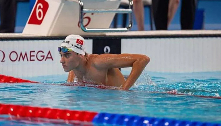 Milli yüzücü Kuzey Tunçelli'den Dünya Şampiyonası finalinde derece