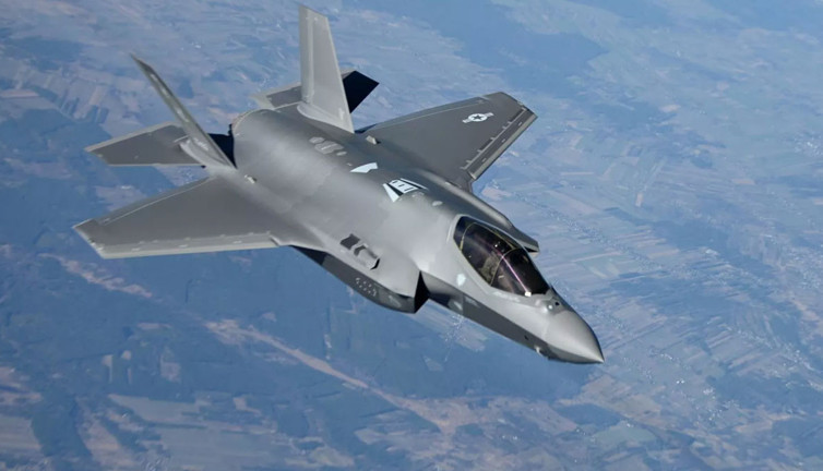 ABD'de savaş uçağı düştü!