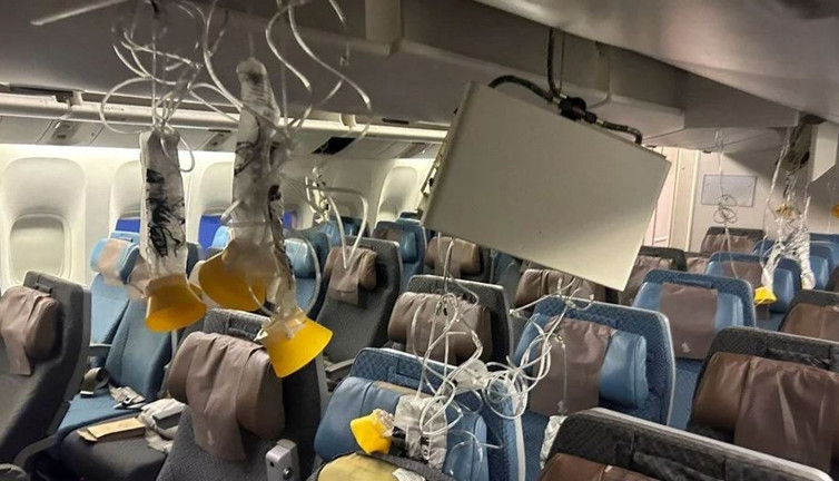 Gökyüzünde dehşet çığlık sesleri uçağı inletti. Korku dolu anlar