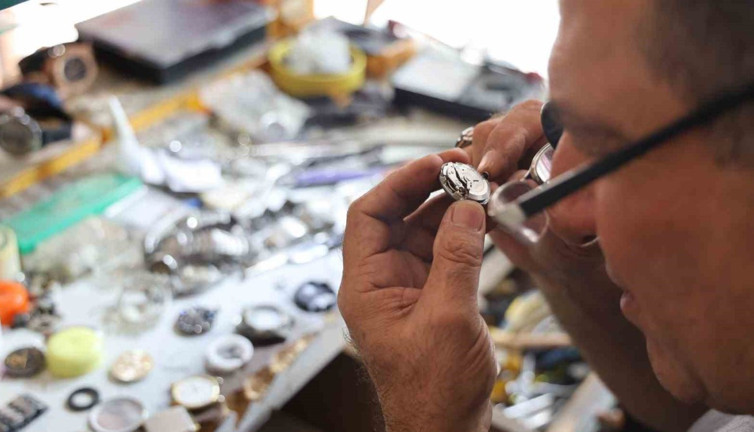 Saat ustaları isyanda! Destek bekliyorlar