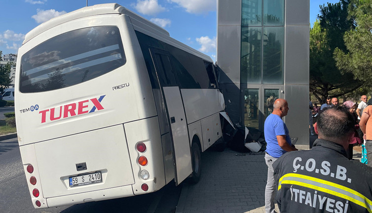 Çerkezköy’de işçi servisi kaza yaptı! Çok sayıda kişi yaralandı