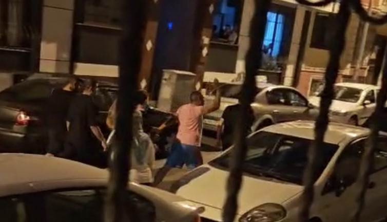 Mahallelinin öfkesi! Tokat atana tokat