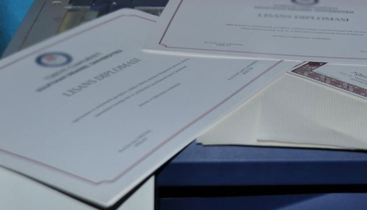 'Sahte diploma' tepkisi: Utansa istifa ederdi
