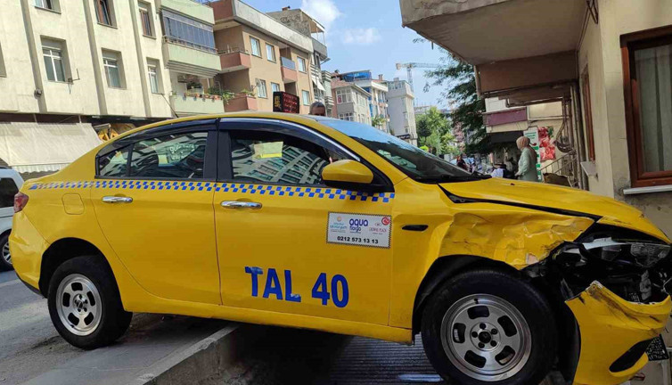 Küçükçekmece’de taksi paniği! Fren tutmadı